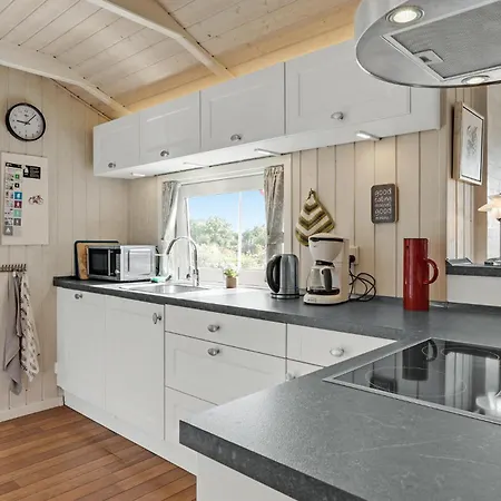 Stunning Home In Hejls With Kitchen بيت للعطل
