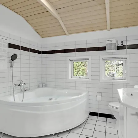 بيت للعطل Stunning Home In Hejls With Kitchen Hejls